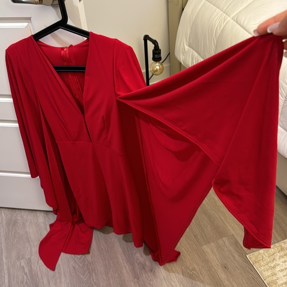 Beautiful flowy red dress - Picture 4 of 5